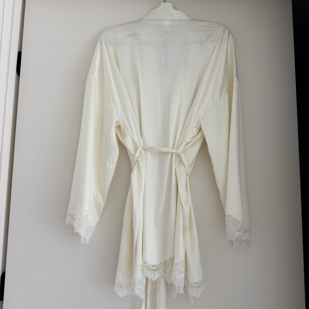 Skims Lace Robe - Picture 4 of 7